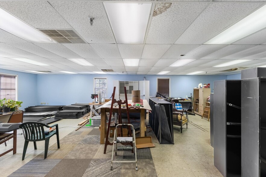 More Photos Of 115 Mill St, Warrenville Manufacturing For Sale