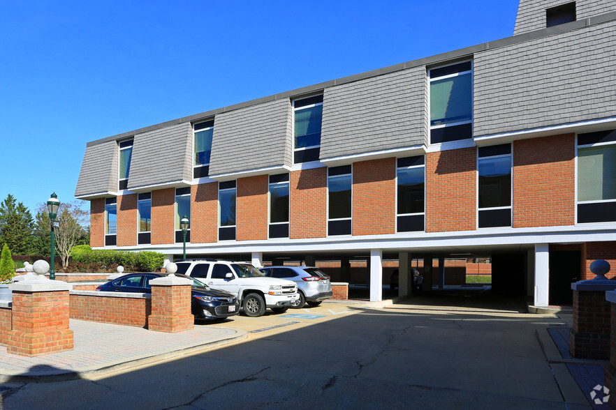 Primary Photo Of 4701 Sangamore Rd, Bethesda Coworking Space