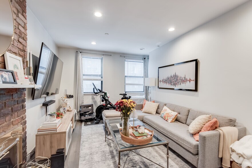 More Photos Of 129 E 47th St, New York Apartments For Sale