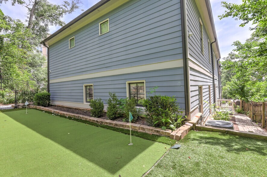 More Photos Of 2972 Lookout Pl NE, Atlanta Office Residential For Sale