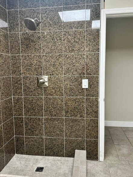 More Photos Of 3045 Union Rd, White House Warehouse For Sale