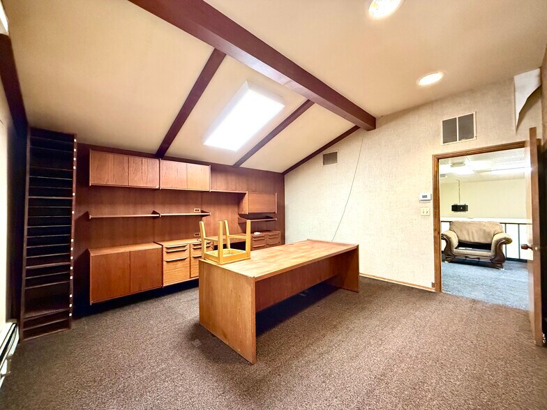 More Photos Of 33850 Armada Ridge Rd, Richmond Warehouse For Lease