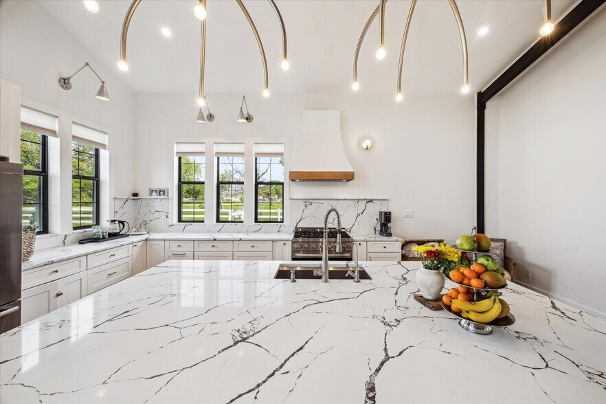 More Photos Of 17810 County Road 125, Pearland Flex For Sale
