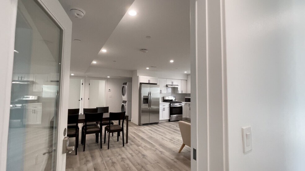 More Photos Of 1326 W 35th Pl, Los Angeles Apartments For Sale