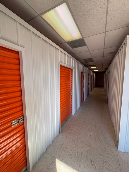 More Photos Of 111 Bowie St, De Kalb General Retail For Sale