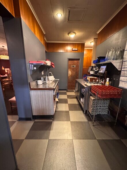 More Photos Of 572 2nd Ave, Troy Restaurant For Sale