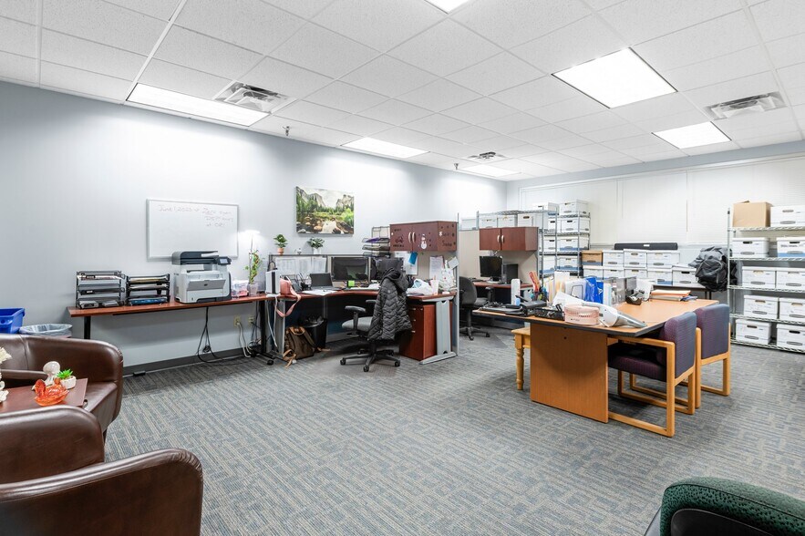 More Photos Of 501-617 Travelers Trl, Burnsville Research And Development For Lease