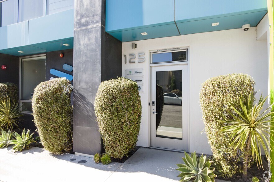 More Photos Of 123-127 Lomita St, El Segundo Loft Creative Space For Sale