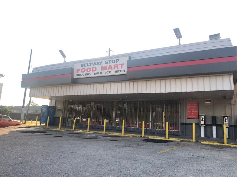 Primary Photo Of 720 W Sam Houston Pkwy S, Houston Convenience Store For Lease