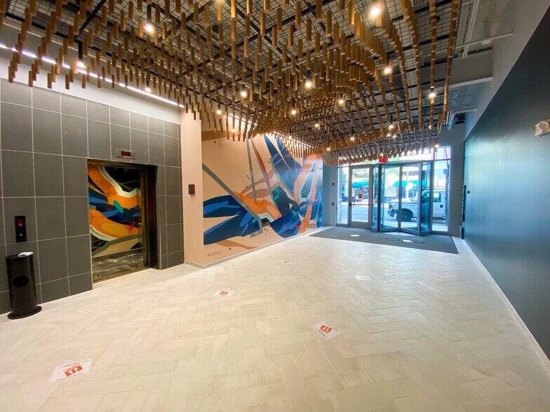 More Photos Of 820 Davis St, Evanston Office For Lease