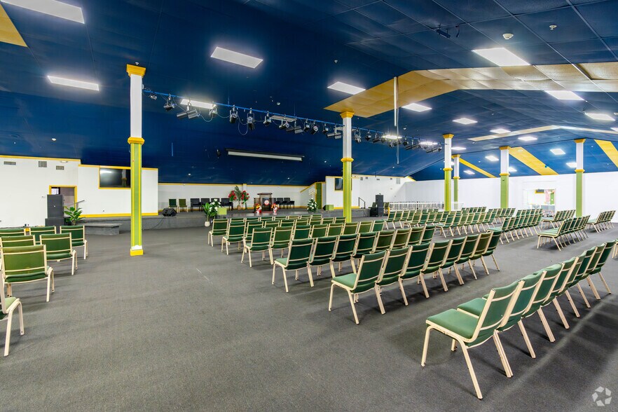 More Photos Of 2120 Collier Ave, Fort Myers Religious Facility For Lease