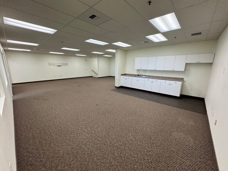 More Photos Of 975 Van Horn Rd, Fairbanks Light Manufacturing For Lease