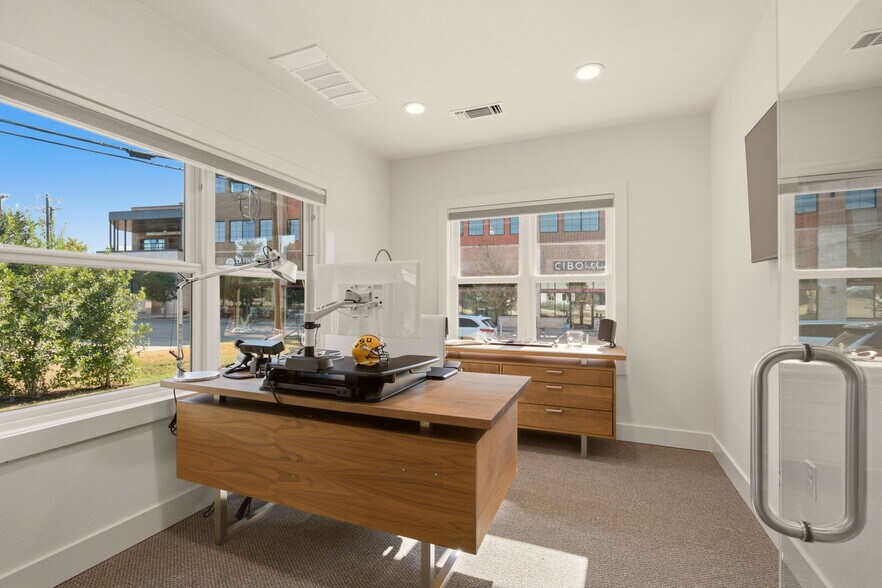 More Photos Of 7274 Elm St, Frisco Office For Sale