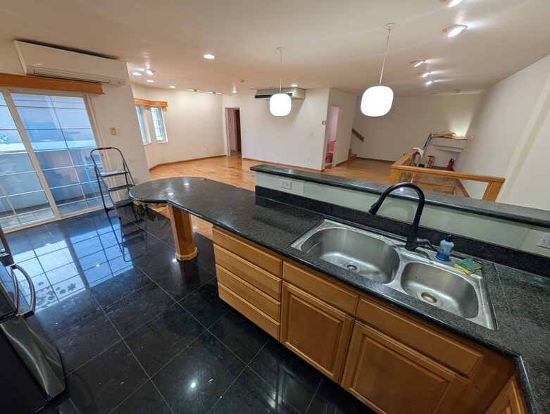 More Photos Of 1631 Liliha St, Honolulu Medical For Sale
