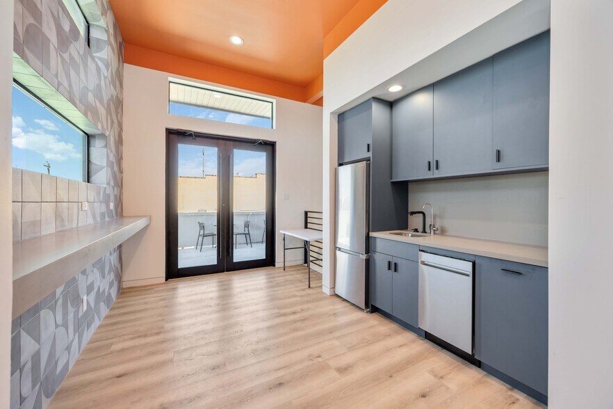 More Photos Of 5214 Harrisburg Blvd, Houston Office For Lease