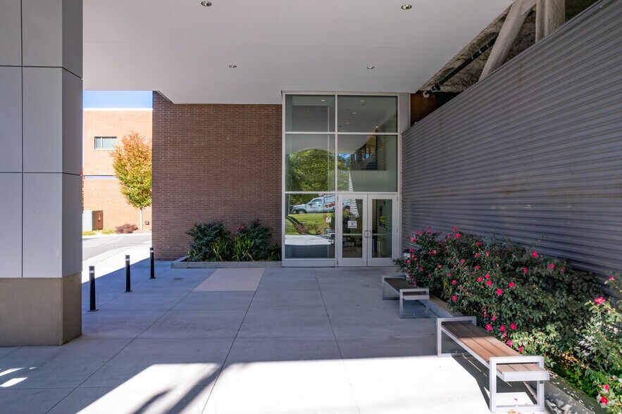 More Photos Of 1011 S Hamilton Rd, Chapel Hill Office For Lease