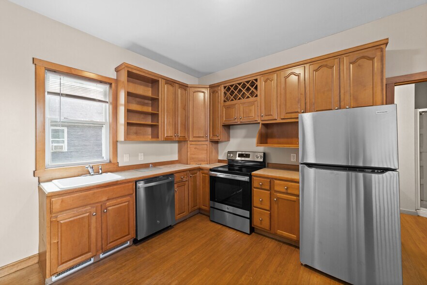 More Photos Of 579 Broadway Ave, Bedford Apartments For Sale