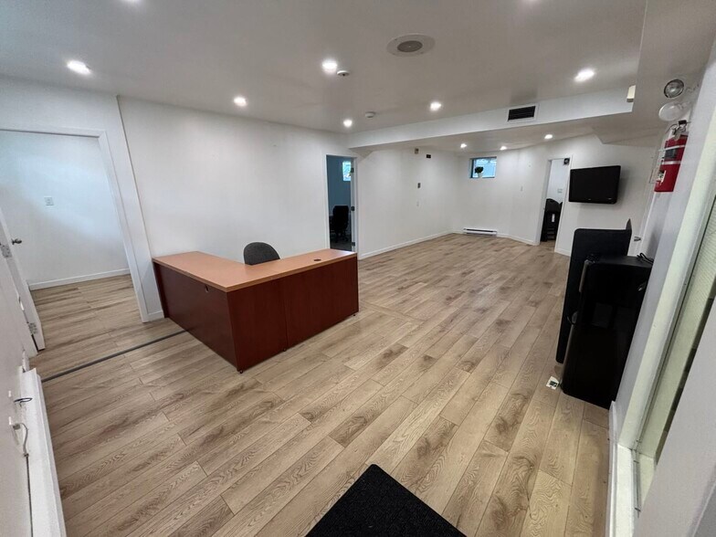 More Photos Of 7281 Boul Shaughnessy, Montréal Medical For Lease