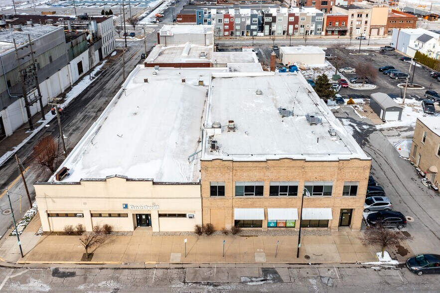 More Photos Of 419 W Market St, Sandusky Light Distribution For Sale