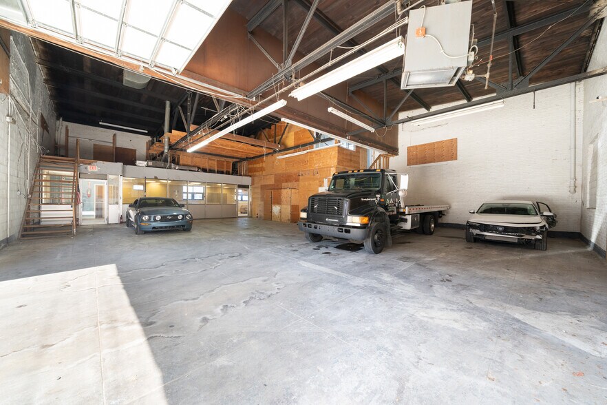 More Photos Of 11 Western Ave, Jersey City Warehouse For Lease
