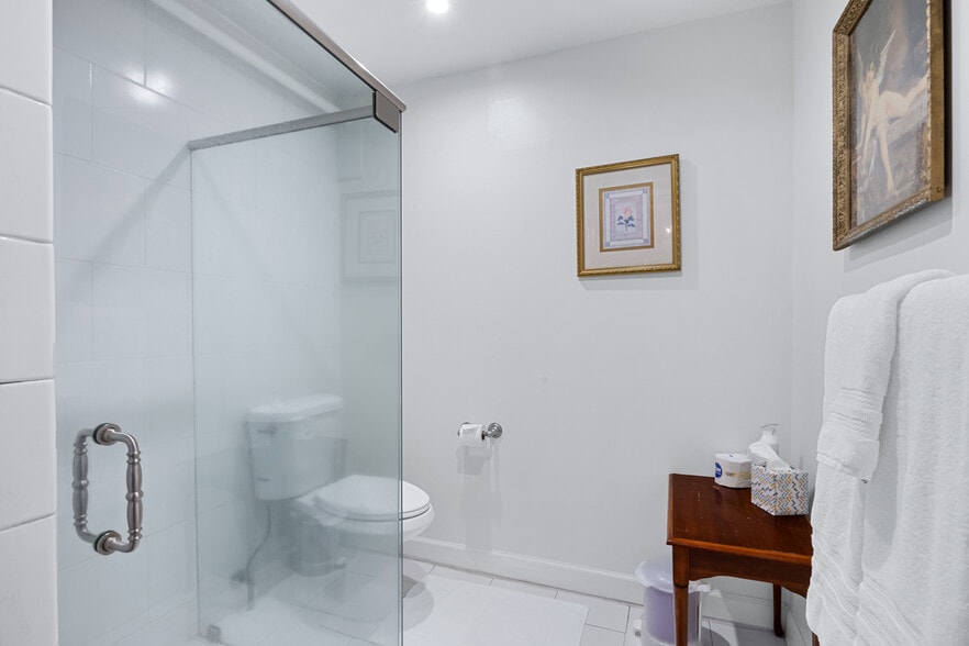 More Photos Of 402 E Gaston St, Savannah Hospitality For Sale