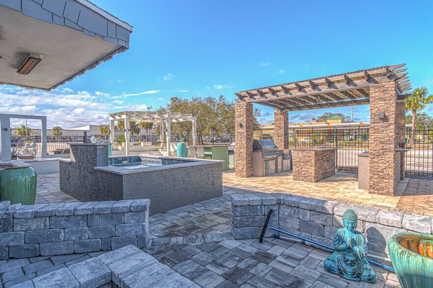 More Photos Of 2036 S Ridgewood Ave, Daytona Beach Medical For Sale