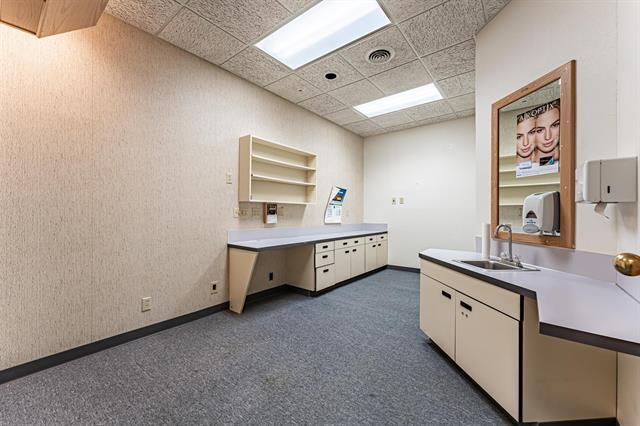 More Photos Of 34 SE Main St, Blackfoot Office For Sale