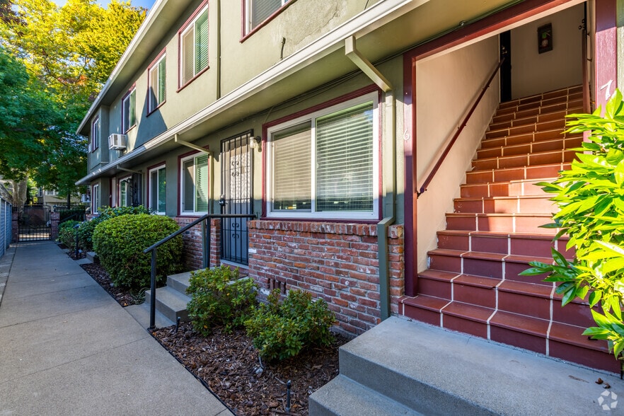 More Photos Of 2811 F St, Sacramento Apartments For Sale