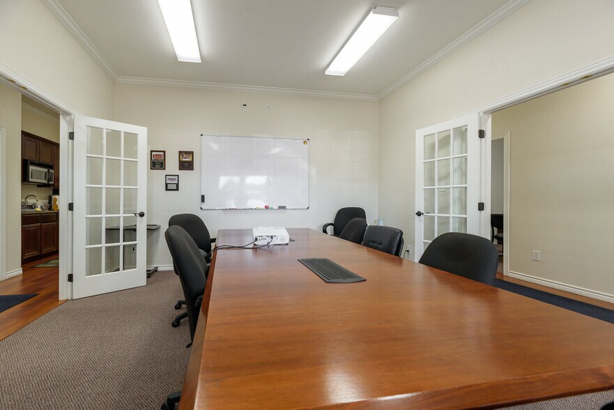 More Photos Of 301 S Seguin Rd, Converse Office For Sale
