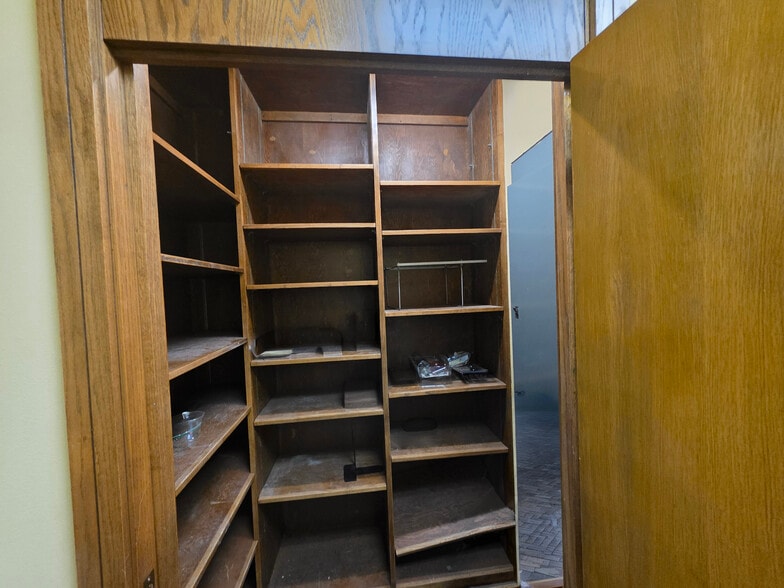 More Photos Of 401 N 2nd St, Rogers Office For Lease