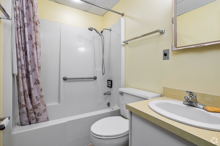 More Photos Of 39 N Portage Path, Akron Shelter For Sale