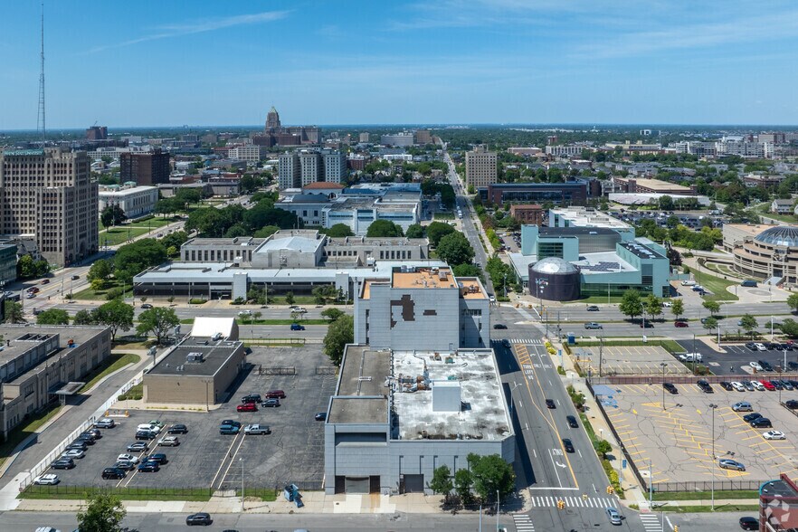 More Photos Of 110 E Warren Ave, Detroit Medical For Lease