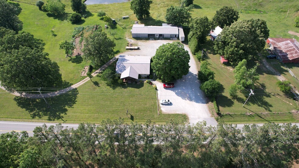 More Photos Of 3555 Summertown Hwy, Summertown General Retail For Sale