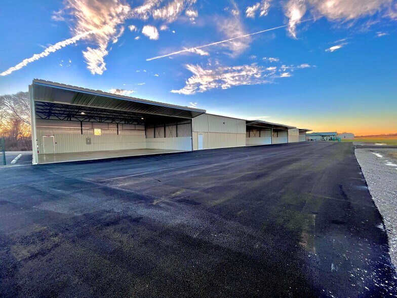 More Photos Of 600 Airport Rd, Wintersville Airplane Hangar For Lease