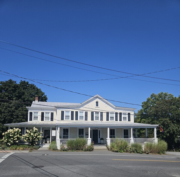 Primary Photo Of 220 Main St, Germantown Hotel For Lease