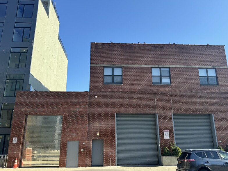 Primary Photo Of 130-134 Bayard St, Brooklyn Warehouse For Lease