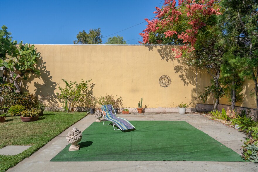 More Photos Of 1226 S Dunsmuir Ave, Los Angeles Multifamily For Sale