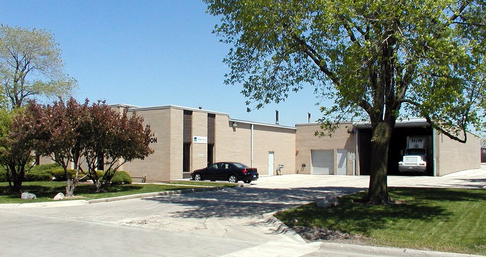 More Photos Of 333 Anthony Trl, Northbrook Warehouse For Sale