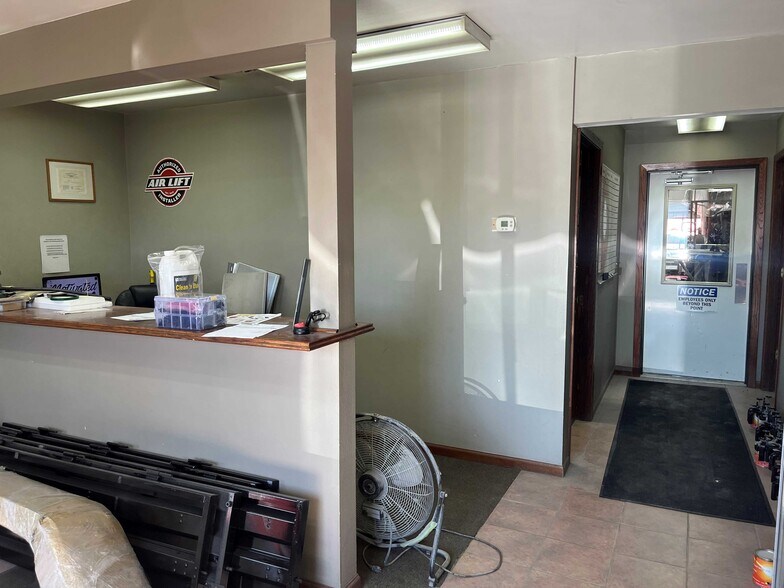 More Photos Of 941 66th Ave SW, Cedar Rapids Warehouse For Sale