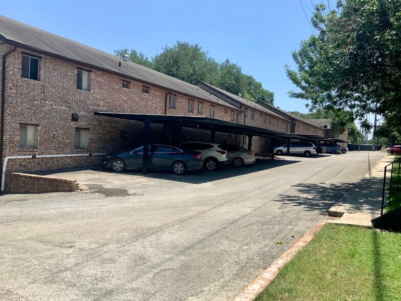 More Photos Of 730 Howard St, New Braunfels Apartments For Sale