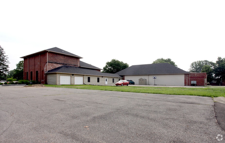 More Photos Of 435-437 E Main St, Greenwood Office For Lease