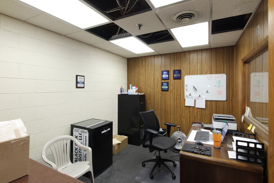 More Photos Of 2129 Chipman St, Knoxville Warehouse For Lease