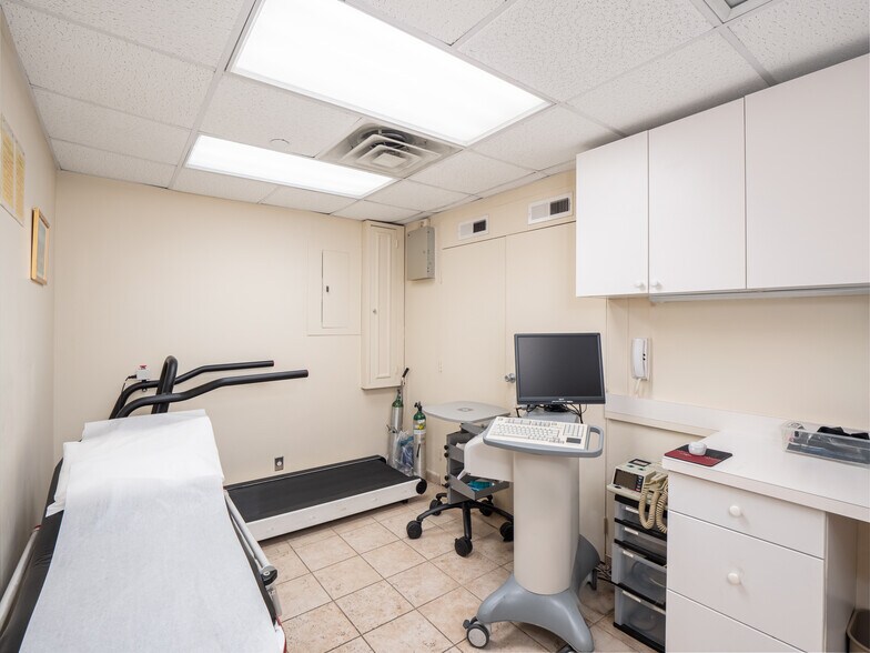 More Photos Of 184-188 E 70th St, New York Apartments For Sale