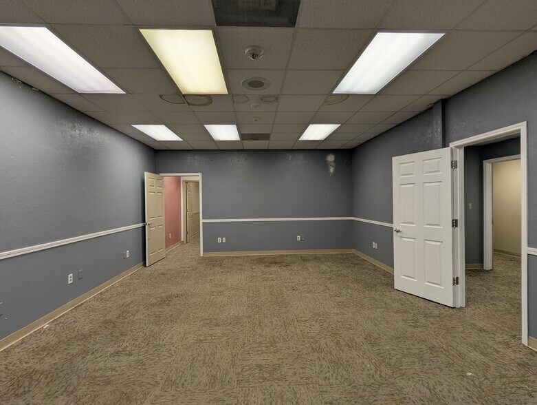 More Photos Of 7945 Eastex Fwy, Beaumont Office For Sale