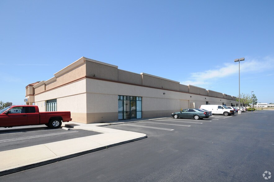 More Photos Of 17850-17870 Newhope St, Fountain Valley General Retail For Lease