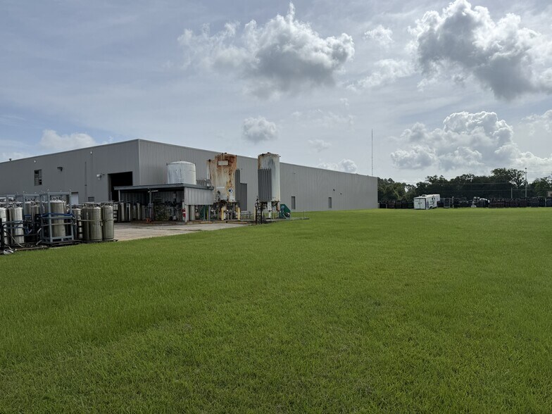 More Photos Of 441 N Post Oak Rd, Sulphur Industrial For Lease