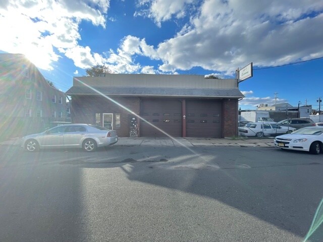 More Photos Of 15 New Cedar, Hamilton Auto Repair For Sale