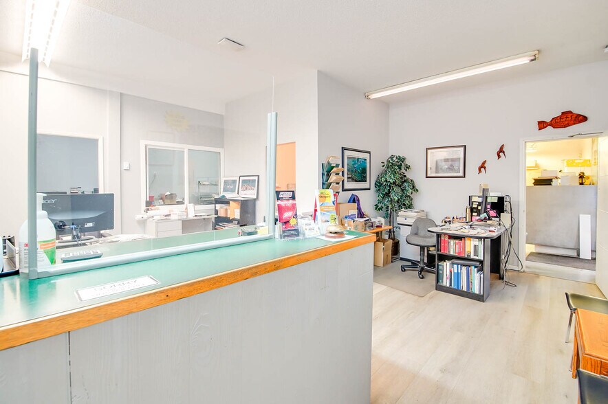 More Photos Of 4918 Napier St, Port Alberni Flex For Sale