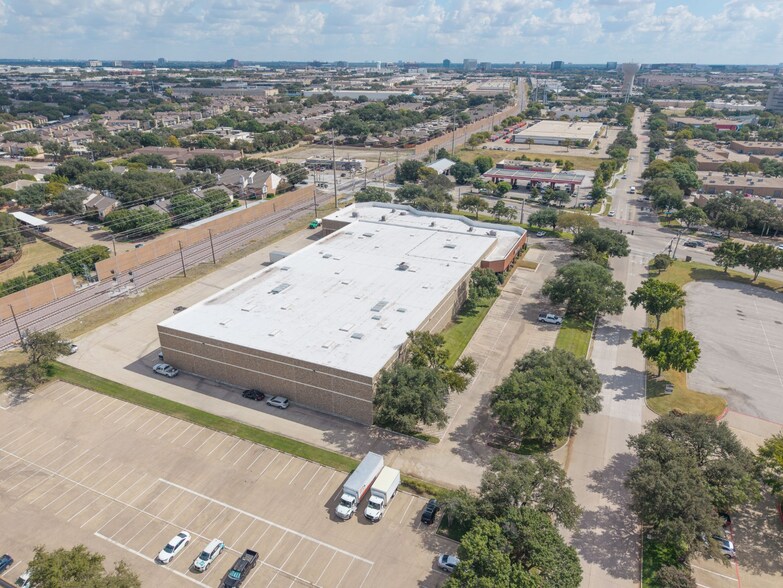 More Photos Of 1303 Marsh Ln, Carrollton Warehouse For Lease