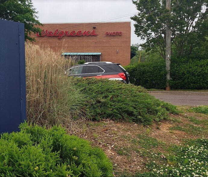 More Photos Of 3484 Robinhood Rd, Winston-Salem Freestanding For Sale